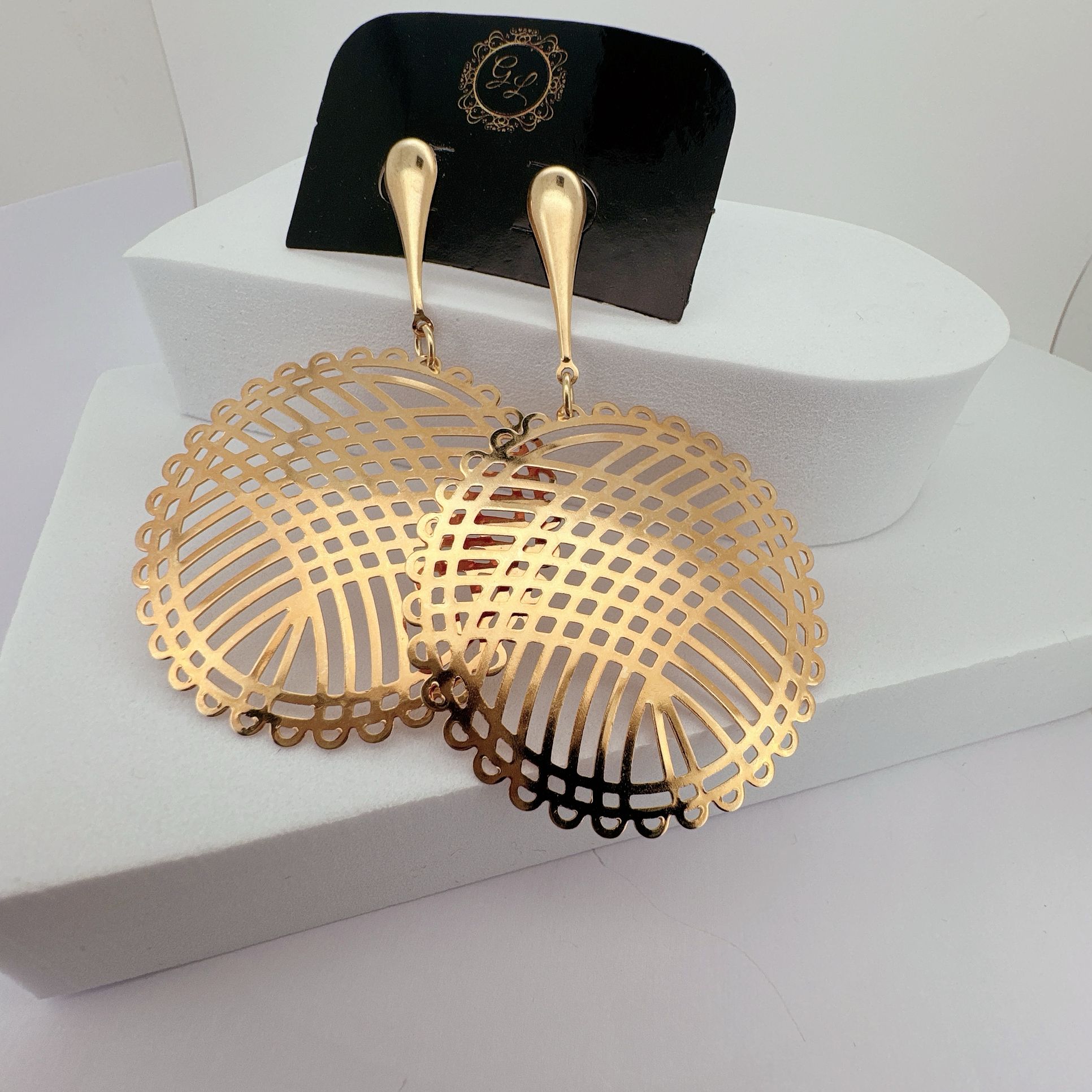 LACE CIRCLE EARRING