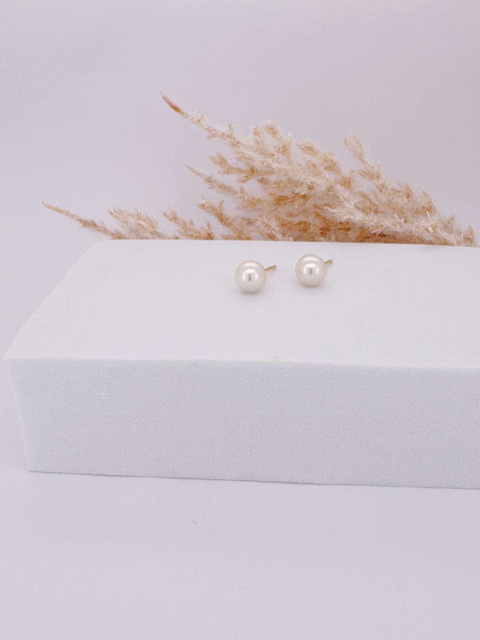 0075- PEARL EARRING 6mm