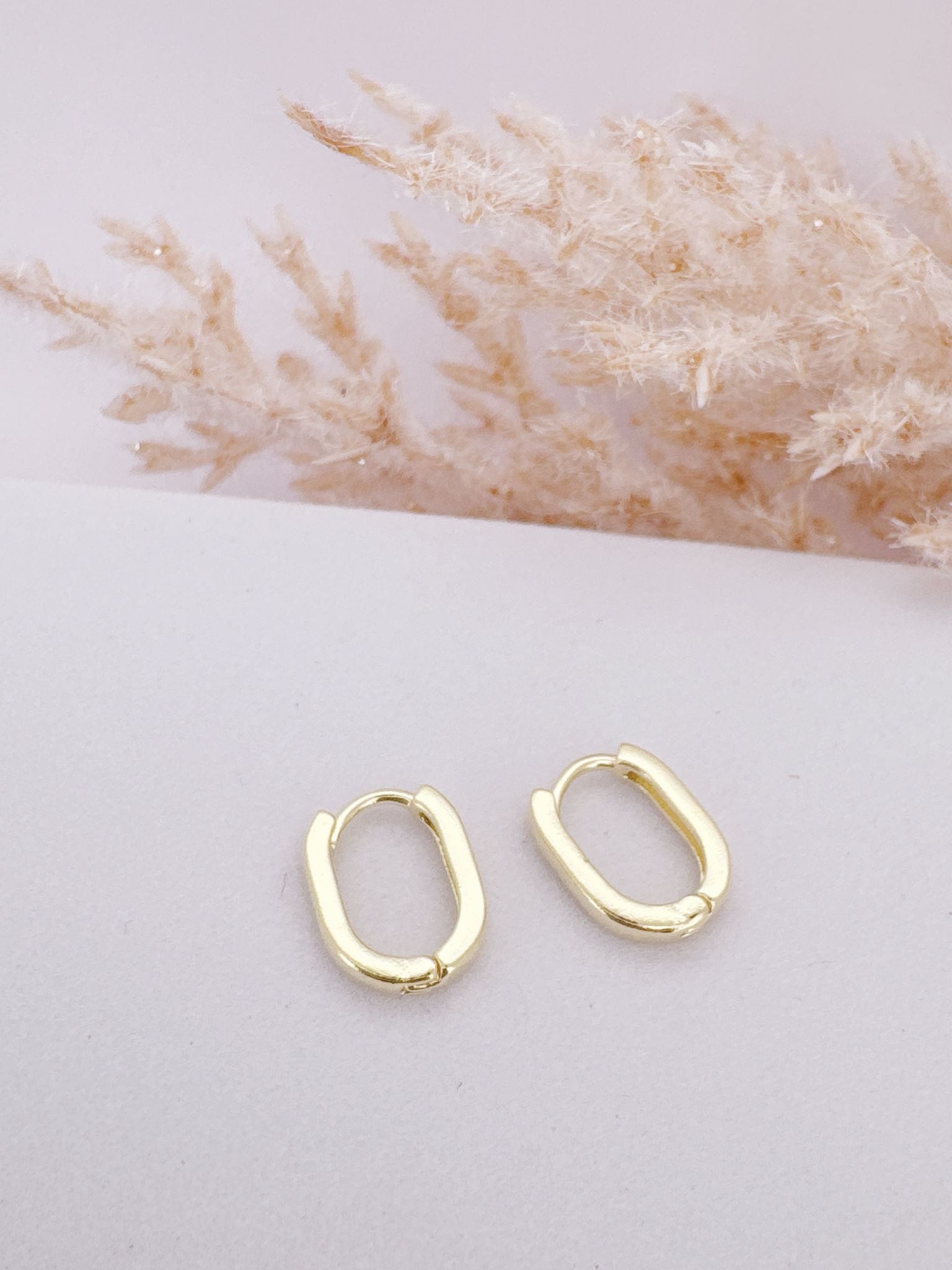0082-OVAL HOOP EARRING